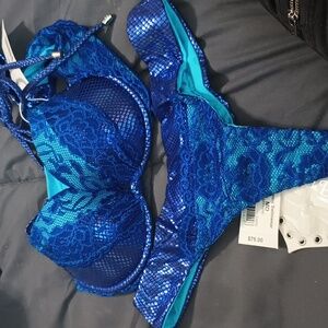 Beach Bunny NWT Sapphire MD Set